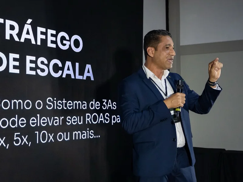 Lucio palestrando