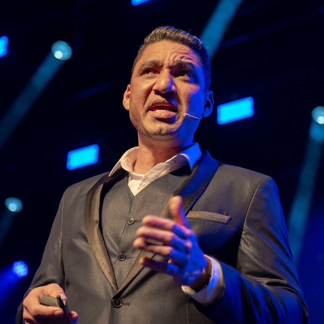 Lucio Artes — Missão Claude Tracking